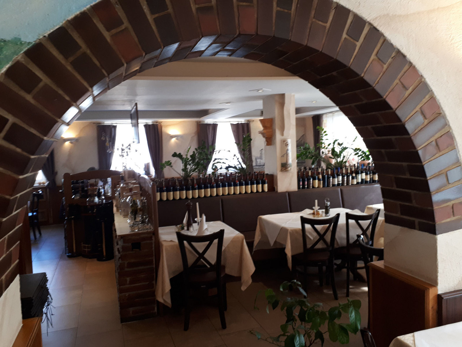 geräumiger Innenbereich der Ristorante Pizzeria Taormina